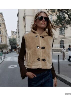 Zara Medium Beige Faux Shearling Toggle Vest with Hood - Women